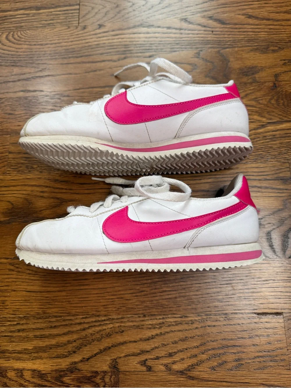 Nike Cortez Girls Retro 1972 Silhouette White Sneakers Hot Pink Swoosh Size 6Y